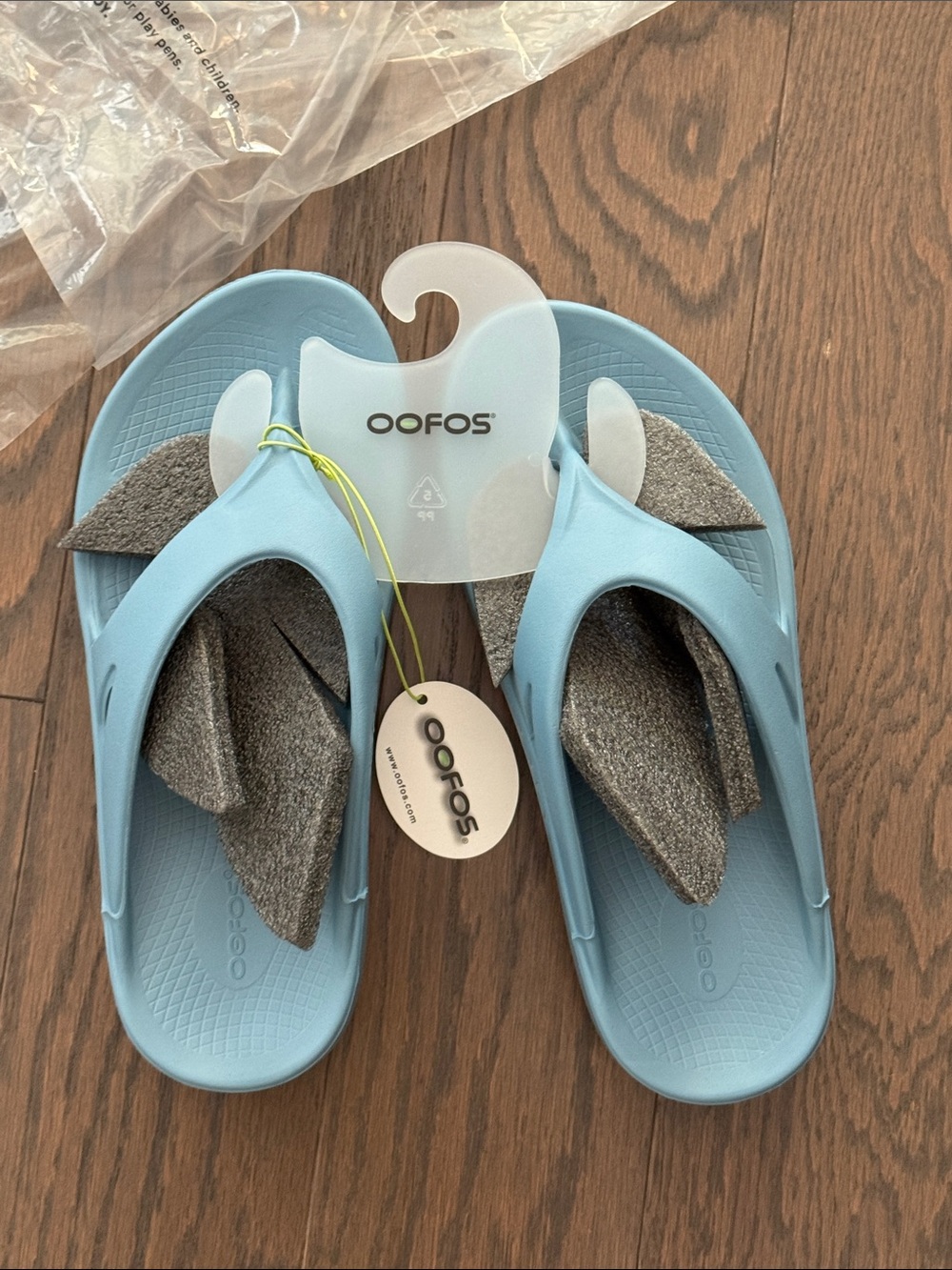 NWT OOFOS Ocean Blue Flip Flops